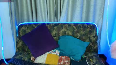 Snapshot of 01klhoe01 chatting on 05-14-26, 04:30 Klhoe Carter 3 online show from 05-14-26, 04:30