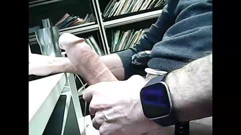 Snapshot of 01quebecboy69 chatting on 01-06-25, 08:28 01quebecboy69 online show from 01-06-25, 08:28