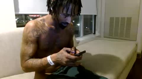 Snapshot of 11hundsum chatting on 01-12-25, 07:00 Darkmeat100 online show from 01-12-25, 07:00