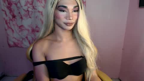 Snapshot of 18_nicole chatting on 02-15-25, 12:37 barbie online show from 02-15-25, 12:37