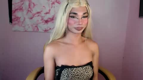 Snapshot of 18_nicole chatting on 02-22-25, 03:12 barbie online show from 02-22-25, 03:12