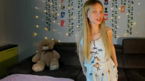 Kira online show from 03-18-26, 04:54