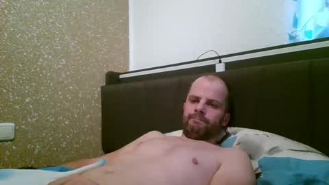 Snapshot of 19berni91 chatting on 12-18-25, 07:14 berni online show from 12-18-25, 07:14