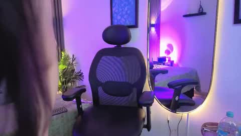 Snapshot of 1anya chatting on 12-05-25, 07:43 anya online show from 12-05-25, 07:43