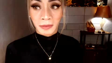 Snapshot of 1bigsurprise4you chatting on 05-08-26, 05:02 angel online show from 05-08-26, 05:02