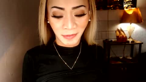 Snapshot of 1bigsurprise4you chatting on 06-03-26, 09:31 angel online show from 06-03-26, 09:31