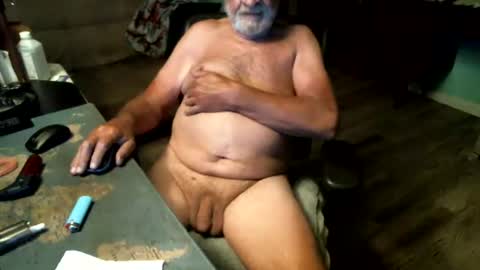 Snapshot of 1handyanddee chatting on 06-18-26, 03:18 1handyanddee online show from 06-18-26, 03:18