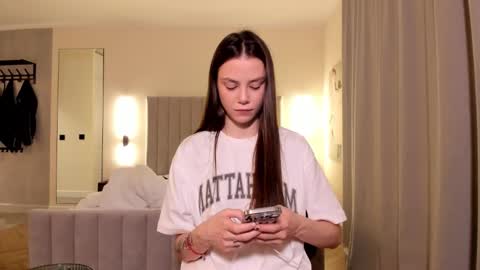 Snapshot of 1i1ypa1mer chatting on 01-10-26, 08:54 Lily 3 online show from 01-10-26, 08:54