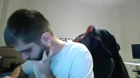 Snapshot of 1kamilkamil11 chatting on 02-04-25, 04:18 kam online show from 02-04-25, 04:18