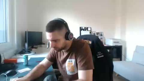 Snapshot of 1kamilkamil11 chatting on 03-10-25, 08:37 kam online show from 03-10-25, 08:37