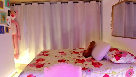 laiaa rivas online show from 11-25-25, 02:55