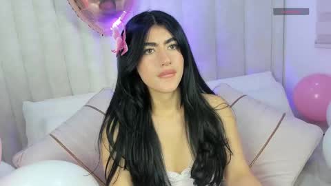 Snapshot of 1m_emily chatting on 10-30-25, 12:12 . online show from 10-30-25, 12:12