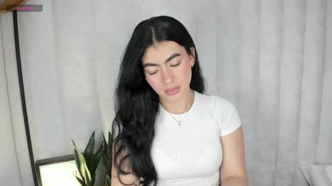 Snapshot of 1m_emily chatting on 11-11-25, 09:37 . online show from 11-11-25, 09:37