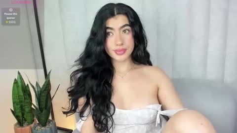 Snapshot of 1m_emily chatting on 11-29-25, 12:13 . online show from 11-29-25, 12:13