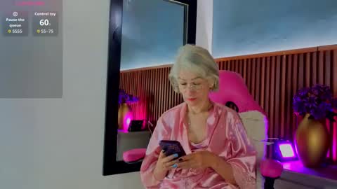 Miss Monserrate online show from 06-01-26, 01:57