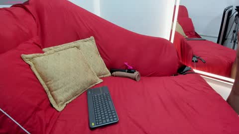 Snapshot of 1naughty_milf chatting on 01-18-25, 10:39 Luisa online show from 01-18-25, 10:39