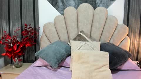 Snapshot of 1naughty_milf chatting on 01-07-26, 12:40 Luisa online show from 01-07-26, 12:40