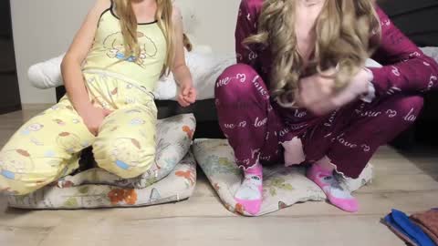 molly online show from 11-06-25, 07:37