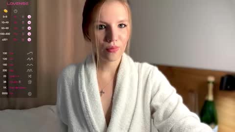 Snapshot of 1slavicdoll chatting on 09-15-25, 01:05 VICTORIA online show from 09-15-25, 01:05