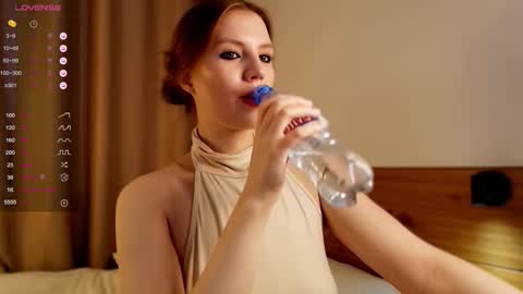 Snapshot of 1slavicdoll chatting on 09-30-25, 04:17 VICTORIA online show from 09-30-25, 04:17