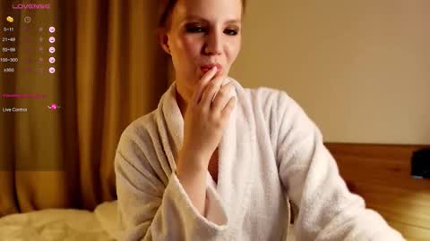 Snapshot of 1slavicdoll chatting on 10-23-25, 12:54 VICTORIA online show from 10-23-25, 12:54