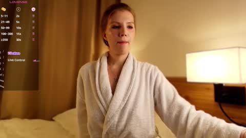 Snapshot of 1slavicdoll chatting on 10-31-25, 01:28 VICTORIA online show from 10-31-25, 01:28