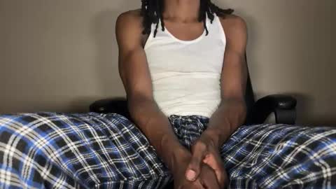 Snapshot of 2001cashking chatting on 10-19-25, 12:39 2001cashking online show from 10-19-25, 12:39