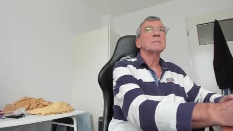 Henk online show from 11-20-25, 01:55