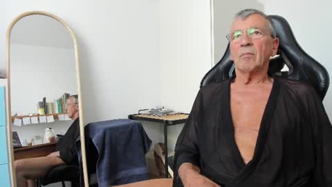 Snapshot of 200gentleman chatting on 06-09-26, 01:23 Henk online show from 06-09-26, 01:23