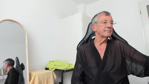 Snapshot of 200gentleman chatting on 07-07-26, 01:37 Henk online show from 07-07-26, 01:37