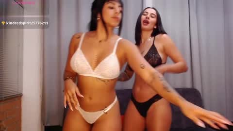 Snapshot of 2acidgirls chatting on 01-31-25, 11:45 2 ACIDGIRLS online show from 01-31-25, 11:45