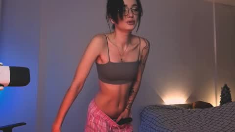 Snapshot of 2b_ chatting on 01-06-26, 03:54 Sasha weekend from 14 to 27 November online show from 01-06-26, 03:54