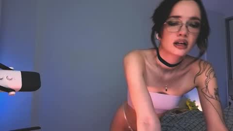 Snapshot of 2b_ chatting on 01-10-26, 04:14 Sasha weekend from 14 to 27 November online show from 01-10-26, 04:14