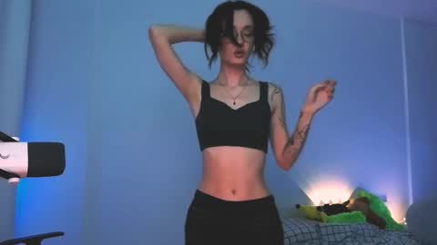 Snapshot of 2b_ chatting on 02-01-26, 03:38 Sasha weekend from 14 to 27 November online show from 02-01-26, 03:38