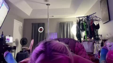 Snapshot of 2for5uncut chatting on 10-30-25, 01:34 RR UnCut online show from 10-30-25, 01:34