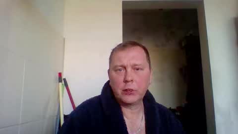 Snapshot of 2ndlipeater chatting on 02-04-26, 08:09 Girts online show from 02-04-26, 08:09