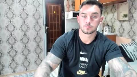 Snapshot of 2sexymuscles chatting on 09-18-25, 08:11 2sexymuscles online show from 09-18-25, 08:11