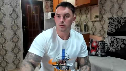 Snapshot of 2sexymuscles chatting on 10-19-25, 07:47 2sexymuscles online show from 10-19-25, 07:47