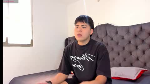 Guy 1  Guy 2  Guy 3. online show from 11-07-25, 07:25