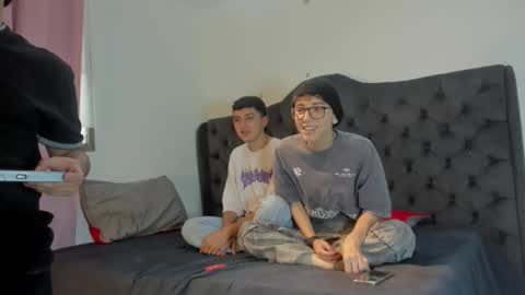 Guy 1  Guy 2  Guy 3. online show from 11-18-25, 08:02