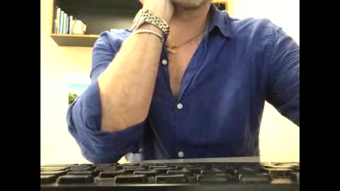 Snapshot of 555tony555 chatting on 11-06-25, 01:39 555tony555 online show from 11-06-25, 01:39