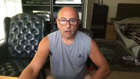 daddy vegas  for single women and couples here online show from 06-04-26, 10:49