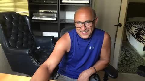 daddy vegas  for single women and couples here online show from 06-10-26, 12:22