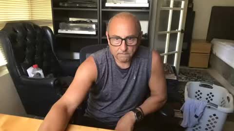 daddy vegas  for single women and couples here online show from 07-04-26, 09:10