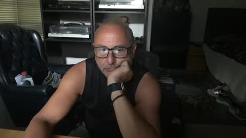 daddy vegas  for single women and couples here online show from 07-09-26, 02:15