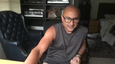 daddy vegas  for single women and couples here online show from 07-15-26, 02:22