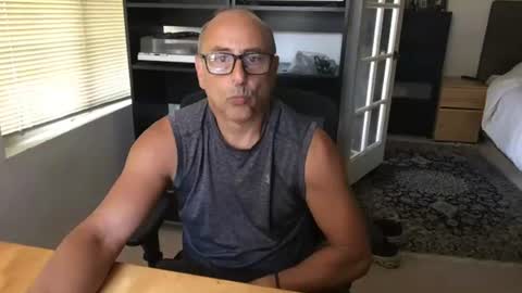 daddy vegas  for single women and couples here online show from 08-04-26, 08:44