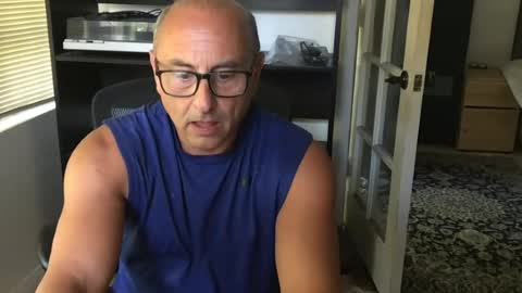 daddy vegas  for single women and couples here online show from 08-08-26, 12:02