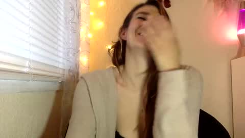 HypnoticElara online show from 04-28-26, 07:52