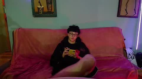 Snapshot of 8_goat chatting on 09-30-25, 04:06 Phillip online show from 09-30-25, 04:06